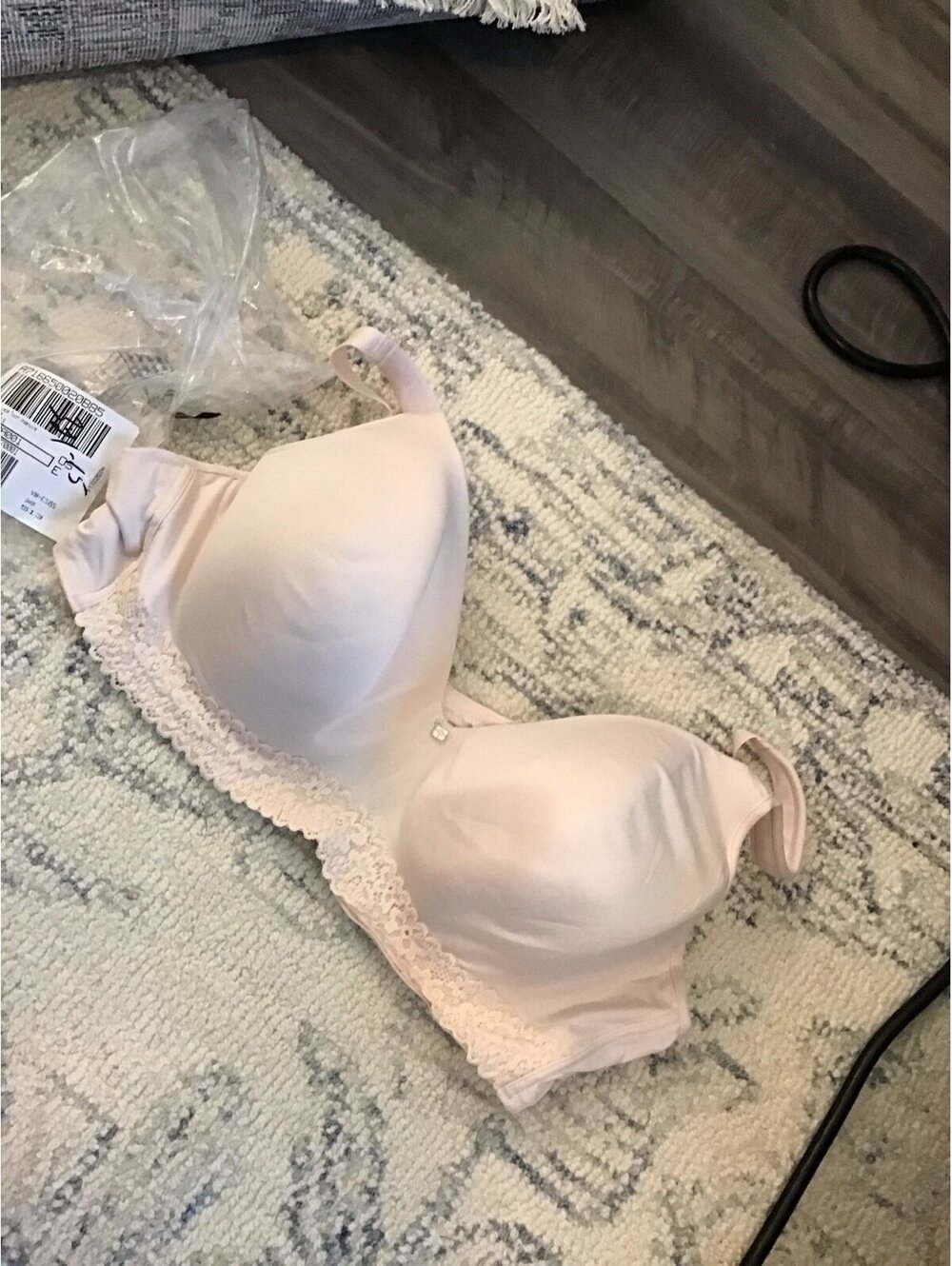 Breezies 44 B underwire, tshirt bra, new, lace touch, champagne
